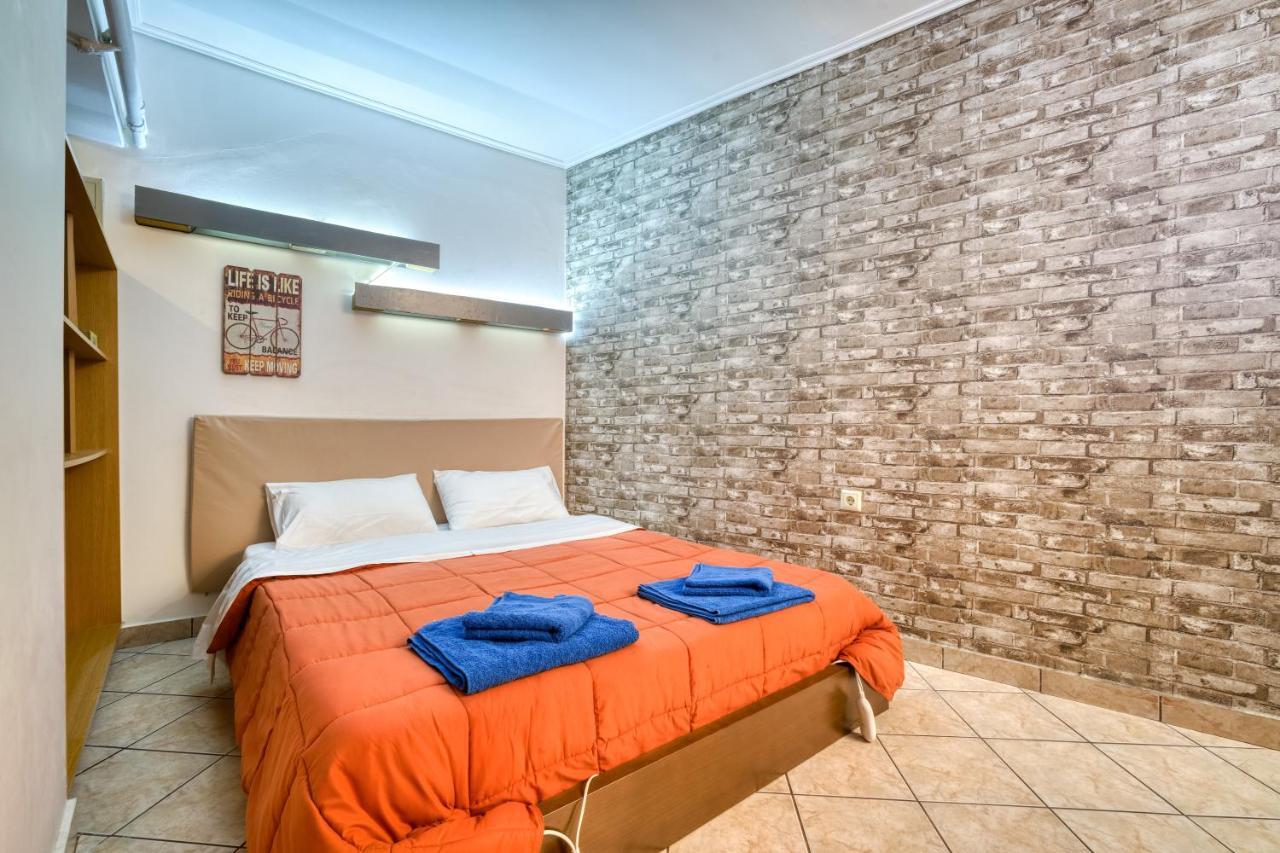 Metro Apartment *